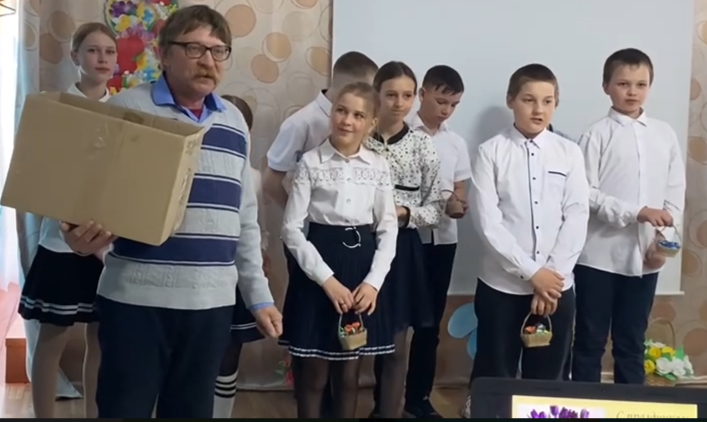 Целая коробка подарков!!!.